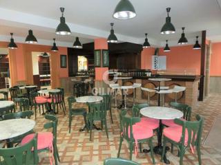 Local commercial à Casco Histórico - Ribera del Marisco. Este local comercial de 270 mt2 está situado en el centro del pu