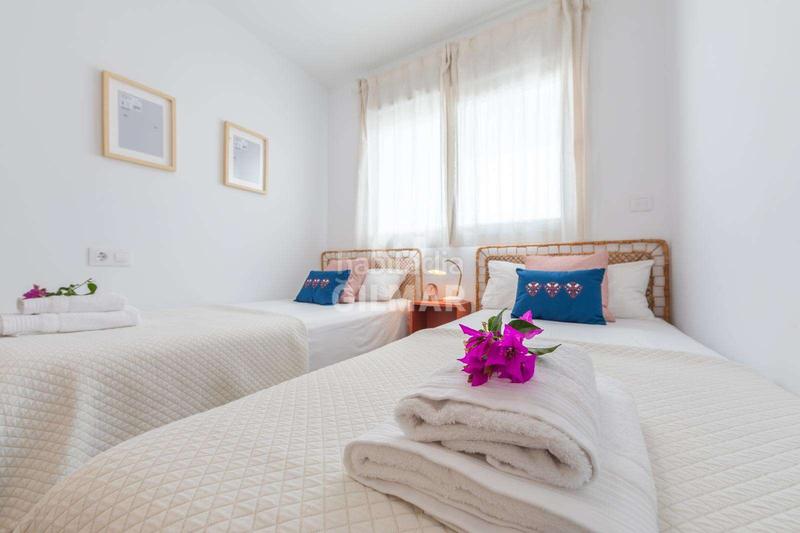 Foto 0d6cdde5-ee76-46f4-afcb-ae6829250455. Piso descubre este exclusivo apartamento ubicado en una de las zonas más envidiables , enclave privilegiado en la provincia de en Tarifa