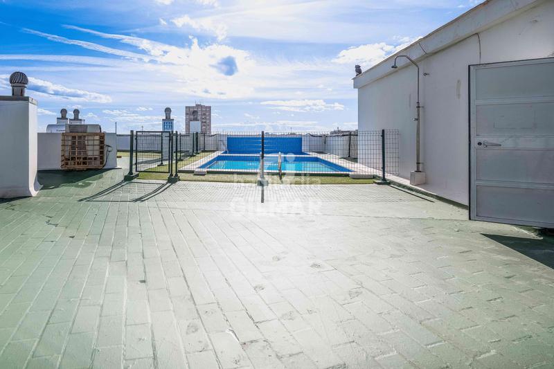 Foto 4c21417d-3728-49f8-a555-7be23a6a0878. Piso exclusiva vivienda en bahía blanca, amplitud, luz y ubicación junto al marespaciosa vivienda de 200 m útiles situada en bah en Cádiz