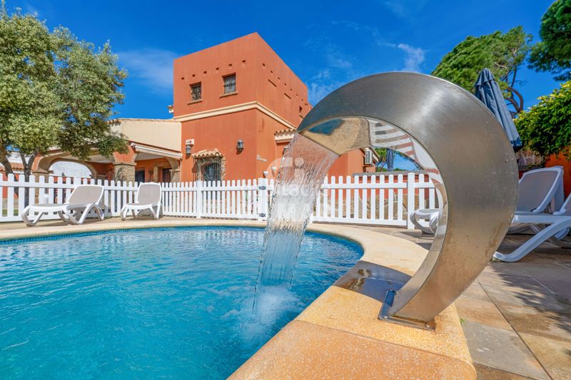 Foto fc1db1d5-ffbd-434b-b5fa-68a9c8f0b7b4. Xalet amb calefacció piscina a Roche Conil de la Frontera