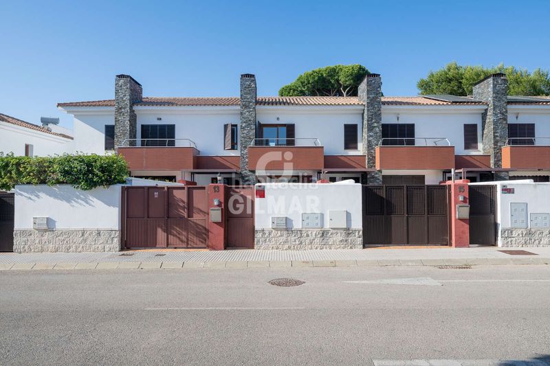 Foto 17e2bd57-0e0b-489d-9f44-f41062d5953d. Casa adossada amb piscina a Las Lagunas - Campano Chiclana de la Frontera