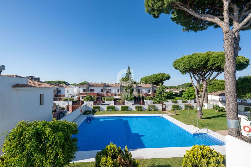 Foto b37002a6-2d0d-450b-9331-de6acbe1022b. Casa adossada amb piscina a Las Lagunas - Campano Chiclana de la Frontera