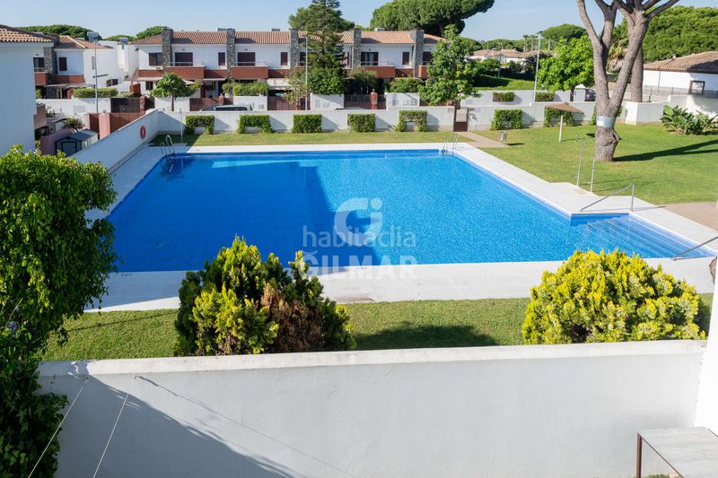 Foto c1d60975-a083-4611-bb4b-e9f1f4b3f0a0. Casa adossada amb piscina a Las Lagunas - Campano Chiclana de la Frontera