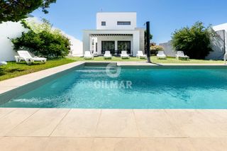 Chalet à Conil. Descubre este magnífico chalet independiente en conil de la fron