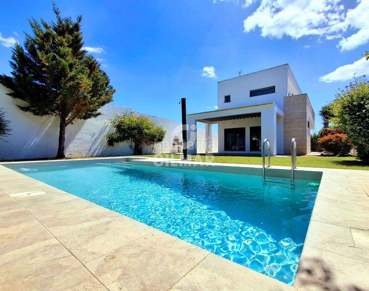 Foto 2f00d562-b438-47b5-a147-f8b1e43d2d66. Xalet amb piscina a Conil Conil de la Frontera