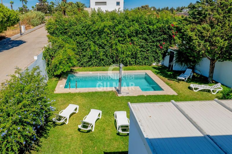 Foto fca0eb0d-231a-492b-808f-a8ba1ea93699. Xalet amb piscina a Conil Conil de la Frontera