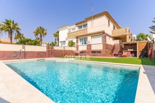 Towny house in Zahara Pueblo. Este chalet pareado situado en la tahona, zahara de los atunes,