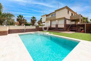 Casa bifamiliare in Zahara Pueblo. Este chalet pareado situado en la tahona, zahara de los atunes,