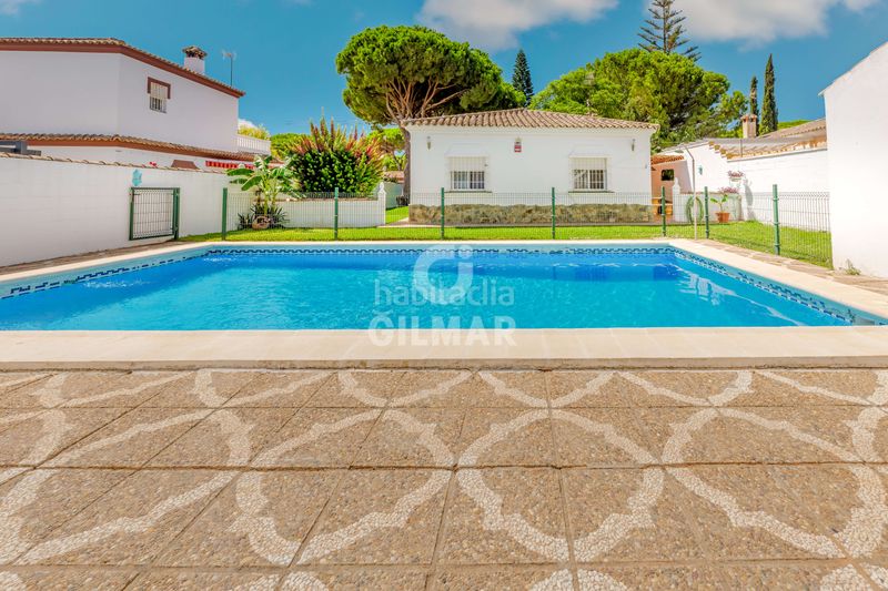 Foto fc4ac3b8-ae34-40e7-b0bc-7e5b5bca7aa4. Xalet amb piscina a Las Lagunas - Campano Chiclana de la Frontera