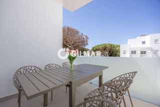 Flat in La Barrosa. Descubre este magnífico apartamento ubicado en una de las zonas