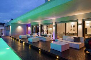 Xalet a Las Pajanosas. Presentamos exclusivo chalet de diseño y gran formato en la urba