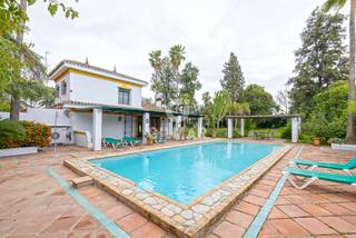 Xalet a Sanlúcar la Mayor. Se ofrece chalet independiente en sanlúcar la mayor de 157 m en