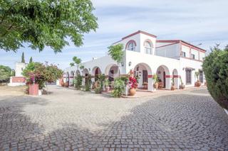 Xalet a Oromana. Esta casa rural con licencia turística en explotación activa se