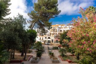 Casa aparellada a Coria del Río. Elegante casa de pueblo con vistas espectaculares al río guadalq