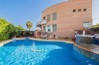 Chalet à La Motilla - Fuente del Rey. Este impresionante chalet independiente se encuentra en una de l
