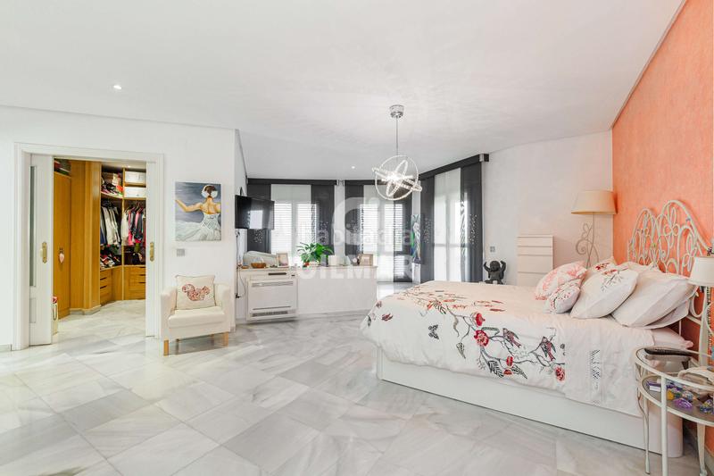 Foto 239ebc5f-0b1b-4d87-aab1-fe87e707c5bb. Chalet avec chauffage parking piscine dans La Motilla - Fuente del Rey Dos Hermanas