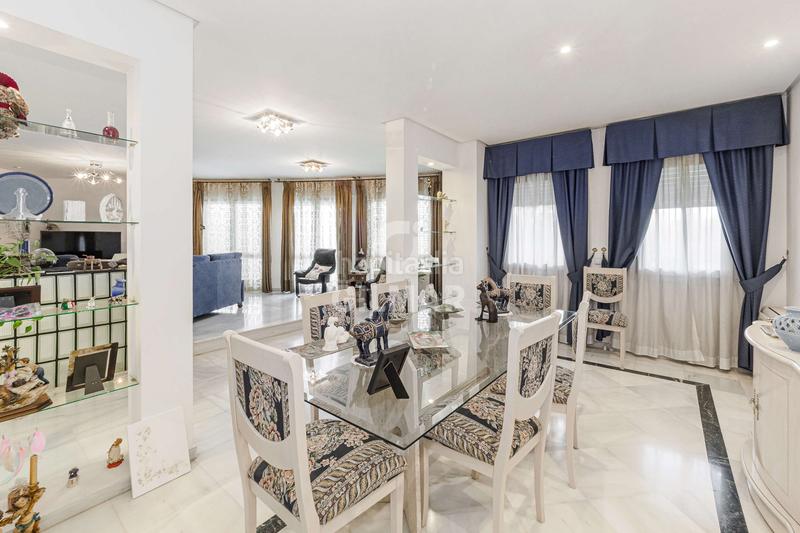 Foto 56a2a524-7a7f-420a-bf68-3fa1e5c41e2e. Chalet avec chauffage parking piscine dans La Motilla - Fuente del Rey Dos Hermanas