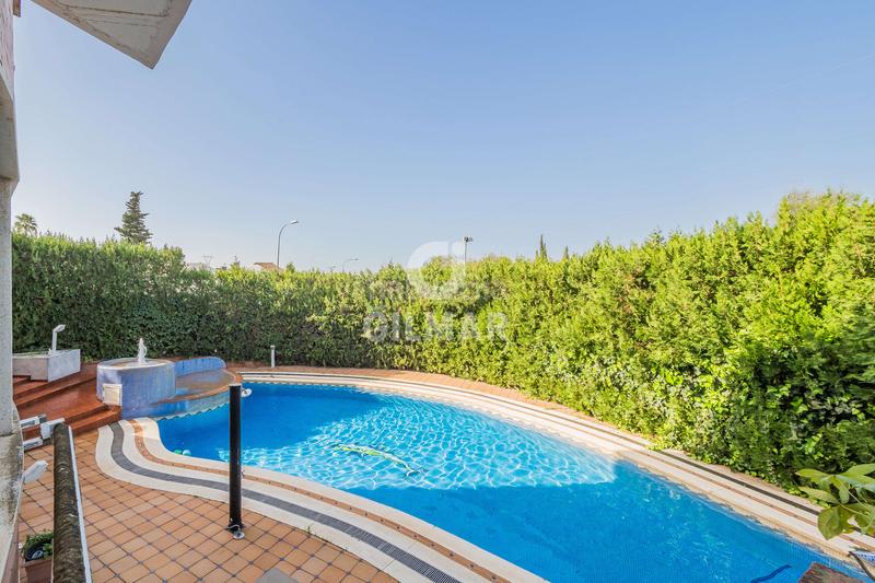 Foto 699eb3ce-0f89-4f3c-ba2a-95713d4760e8. Chalet avec chauffage parking piscine dans La Motilla - Fuente del Rey Dos Hermanas