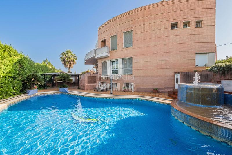 Foto 72dd1a02-35b1-4e47-b839-f1c2211a57e1. Chalet avec chauffage parking piscine dans La Motilla - Fuente del Rey Dos Hermanas