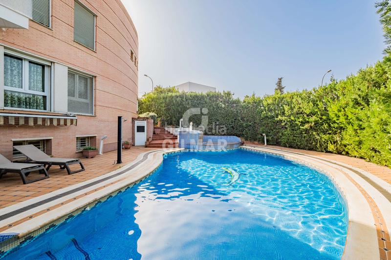 Foto 8f89eca9-3aa7-403f-a2e2-f8e88144a133. Chalet avec chauffage parking piscine dans La Motilla - Fuente del Rey Dos Hermanas