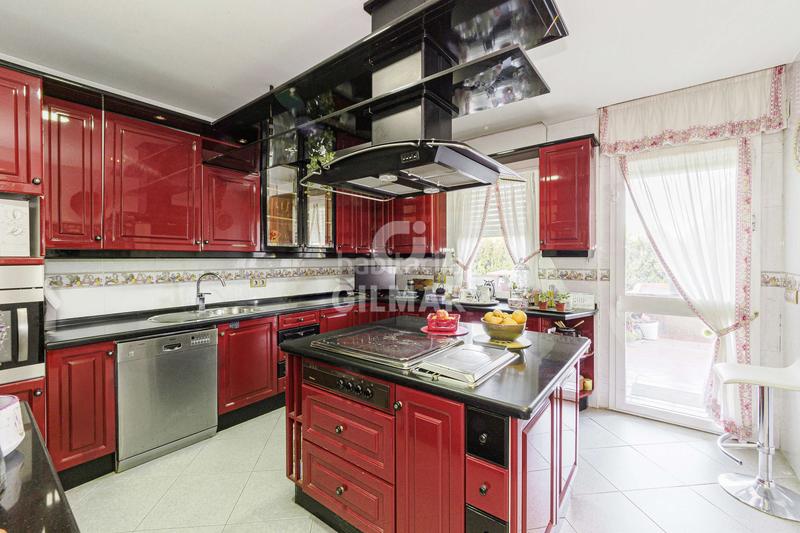 Foto dfdd14da-4424-4fdf-8b2b-8f8c08027e44. Chalet avec chauffage parking piscine dans La Motilla - Fuente del Rey Dos Hermanas