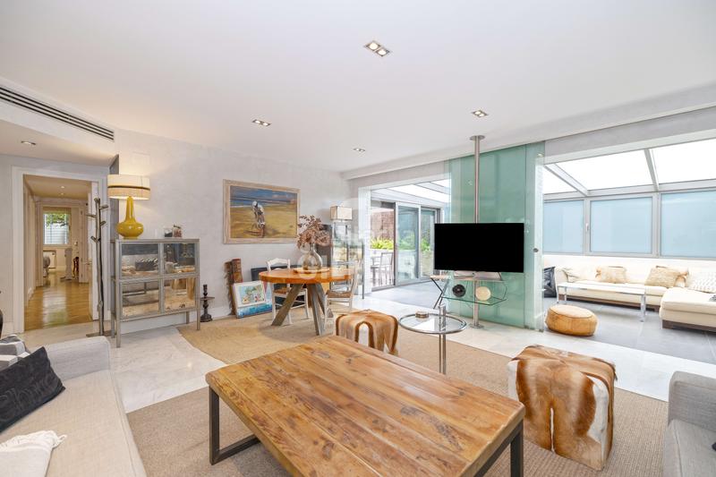 Foto 94c5f28d-12cd-45d2-b51e-17900c28ff47. Etagenwohnung mit heizung parking pool in El Porvenir Sevilla