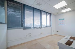 Bureau à La Calzada - La Florida. Esta elegante oficina de 92 metros cuadrados se encuentra en la