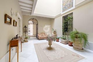 Chalet à San Vicente. Esta gran casa rehabilitada en su totalidad, situada en el coraz