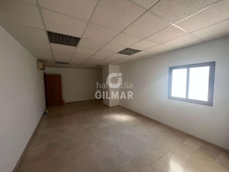 Foto 196cd638-f2e3-4015-8aec-020a1ca95ec6. Oficina se ofrece esta magnífica oportunidad de inversión.5 oficinas junto avenida de las ciencias, es una zona en pleno auge, muy poblada en Sevilla