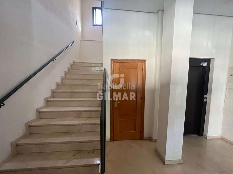 Foto 2833303a-35d3-4cc5-9a95-40282fcc91be. Oficina se ofrece esta magnífica oportunidad de inversión.5 oficinas junto avenida de las ciencias, es una zona en pleno auge, muy poblada en Sevilla