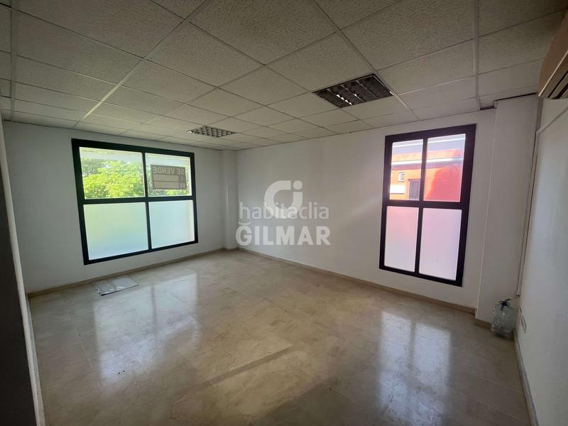 Foto 285e11ed-27d3-43c3-900d-6dbb6af7a8fd. Oficina se ofrece esta magnífica oportunidad de inversión.5 oficinas junto avenida de las ciencias, es una zona en pleno auge, muy poblada en Sevilla