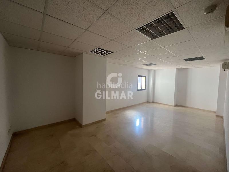 Foto 42823639-3dbb-4084-97a1-f4b2f86e2186. Oficina se ofrece esta magnífica oportunidad de inversión.5 oficinas junto avenida de las ciencias, es una zona en pleno auge, muy poblada en Sevilla