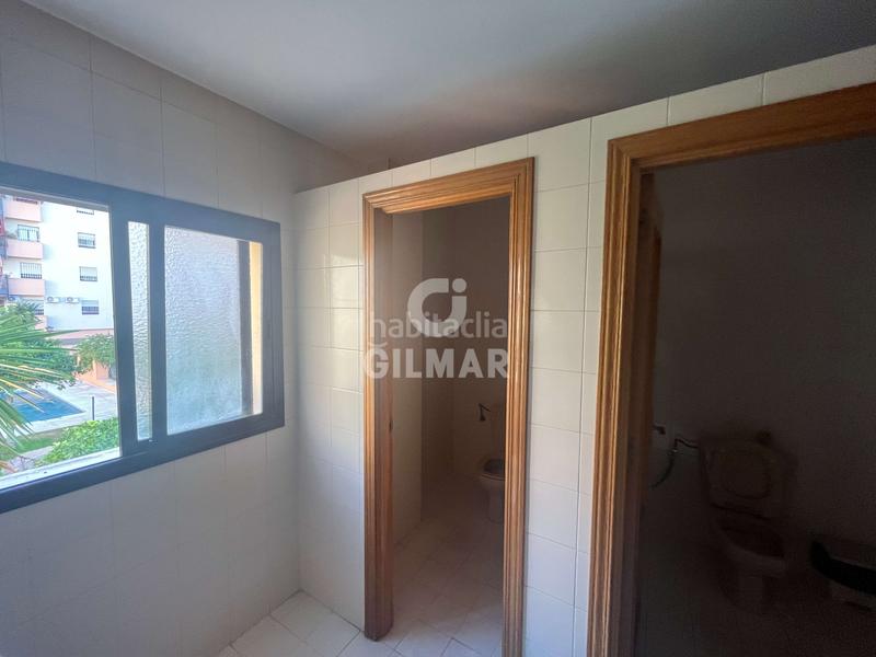 Foto 72a78795-4421-417a-bf9f-e23319cbe861. Oficina se ofrece esta magnífica oportunidad de inversión.5 oficinas junto avenida de las ciencias, es una zona en pleno auge, muy poblada en Sevilla