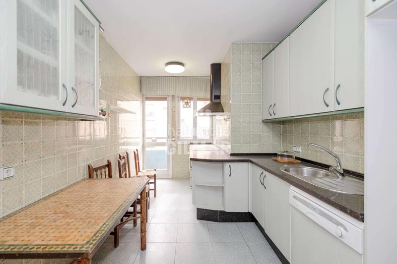 Foto 006b096e-89c8-42f8-a616-ed8c34c0d262. Piso esta magnífica vivienda se encuentra en la prestigiosa zona de ronda de capuchinos, junto al centro . situada en la segu en Sevilla