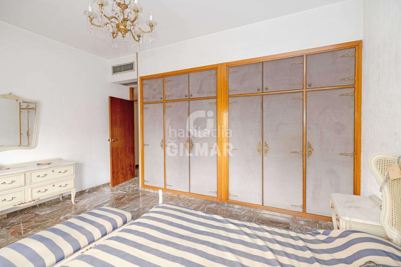 Foto 0269de17-2802-4b63-a81c-ba2d891a1377. Piso esta magnífica vivienda se encuentra en la prestigiosa zona de ronda de capuchinos, junto al centro . situada en la segu en Sevilla