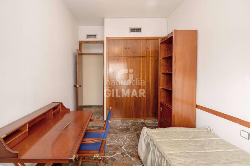Foto 0e39e3e4-cf66-419e-85f2-5ee745b22dd3. Piso esta magnífica vivienda se encuentra en la prestigiosa zona de ronda de capuchinos, junto al centro . situada en la segu en Sevilla