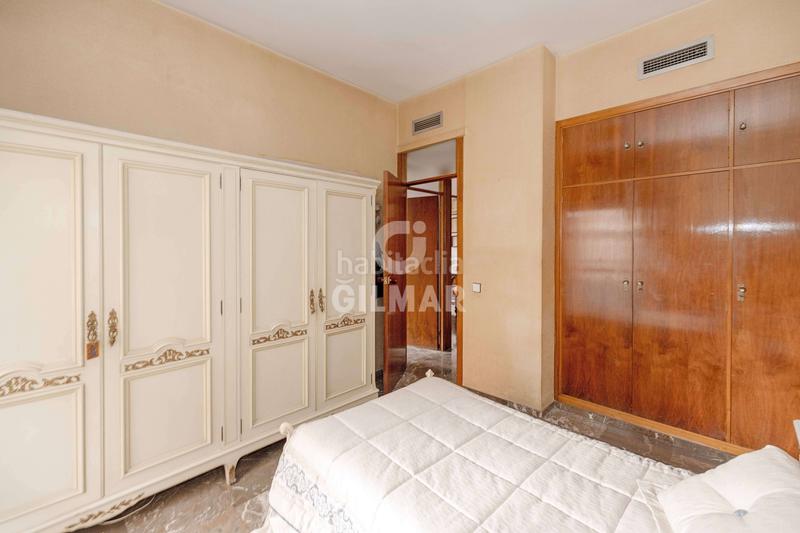 Foto 3f8d3a98-c9f1-4d3f-811c-7b92a312c3de. Piso esta magnífica vivienda se encuentra en la prestigiosa zona de ronda de capuchinos, junto al centro . situada en la segu en Sevilla