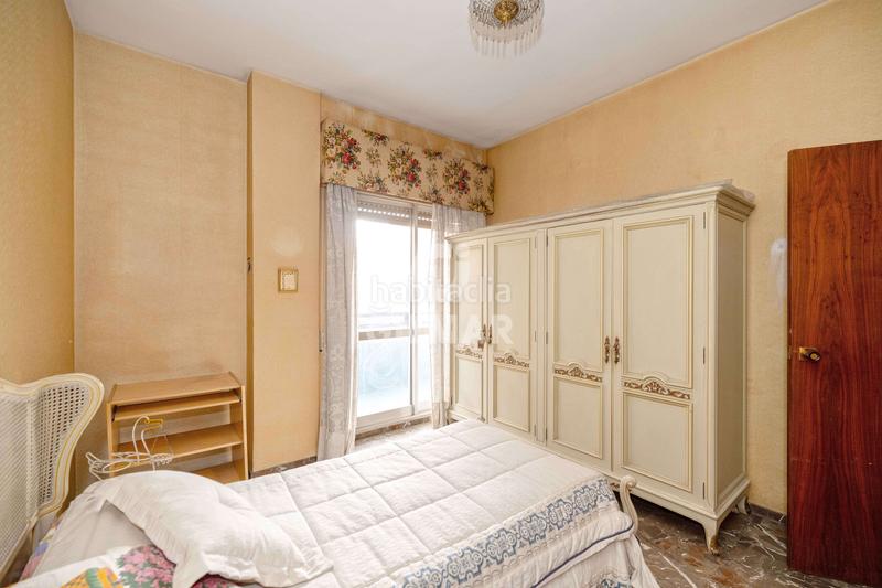 Foto 5caa28c1-b303-4bdd-b25d-33e9a2865dde. Piso esta magnífica vivienda se encuentra en la prestigiosa zona de ronda de capuchinos, junto al centro . situada en la segu en Sevilla
