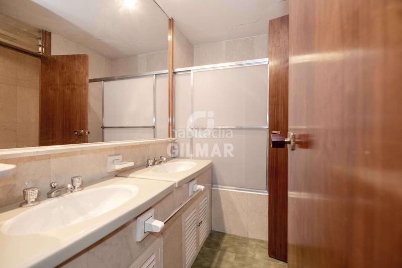 Foto 74449cc7-07cc-4004-beef-9301e89534a5. Piso esta magnífica vivienda se encuentra en la prestigiosa zona de ronda de capuchinos, junto al centro . situada en la segu en Sevilla