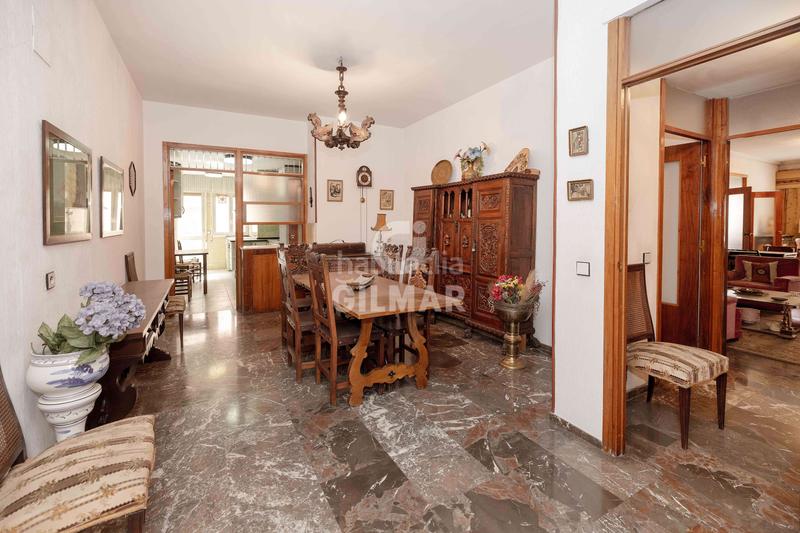 Foto 94363b48-770b-4ed8-bb9b-6079fa625db8. Piso esta magnífica vivienda se encuentra en la prestigiosa zona de ronda de capuchinos, junto al centro . situada en la segu en Sevilla