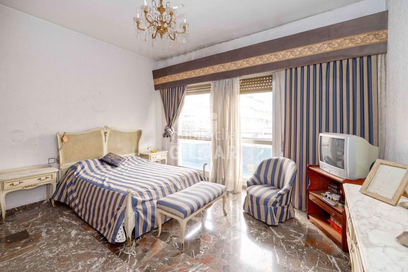 Foto ae31c890-5423-45b5-8e01-17a198e6323a. Piso esta magnífica vivienda se encuentra en la prestigiosa zona de ronda de capuchinos, junto al centro . situada en la segu en Sevilla