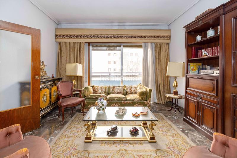 Foto bc090457-6bff-49ba-a398-e0cede8c0037. Piso esta magnífica vivienda se encuentra en la prestigiosa zona de ronda de capuchinos, junto al centro . situada en la segu en Sevilla