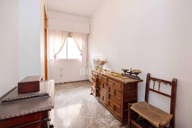 Foto c3be702d-60bc-44bc-96fe-5cba440f9a14. Piso esta magnífica vivienda se encuentra en la prestigiosa zona de ronda de capuchinos, junto al centro . situada en la segu en Sevilla