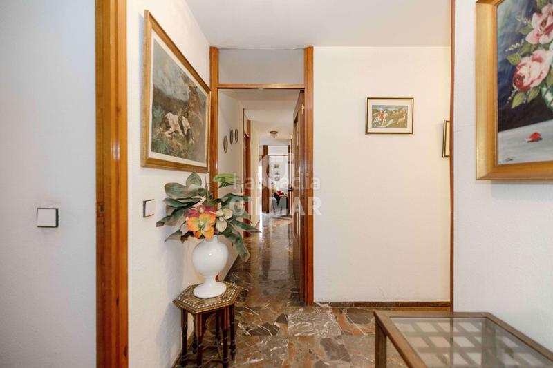 Foto c3da010d-3ecf-4839-a39b-19b732cae209. Piso esta magnífica vivienda se encuentra en la prestigiosa zona de ronda de capuchinos, junto al centro . situada en la segu en Sevilla