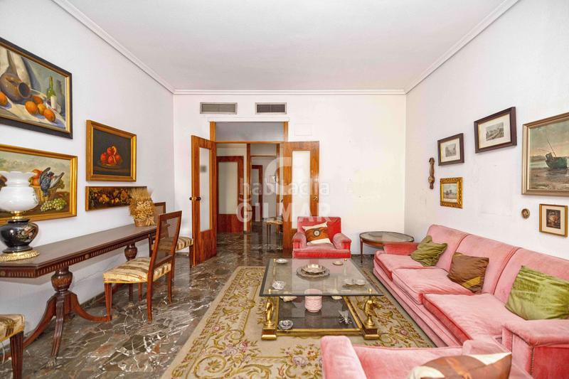 Foto da94f68d-5e75-4c69-9787-7ced6579a563. Piso esta magnífica vivienda se encuentra en la prestigiosa zona de ronda de capuchinos, junto al centro . situada en la segu en Sevilla