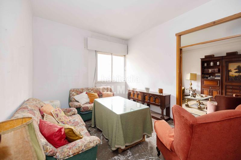 Foto f3fc3885-96bf-4015-9bb7-95bfdc2fa5ec. Piso esta magnífica vivienda se encuentra en la prestigiosa zona de ronda de capuchinos, junto al centro . situada en la segu en Sevilla
