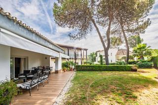Chalet à Camas. Este exclusivo chalet independiente se encuentra en la prestigio