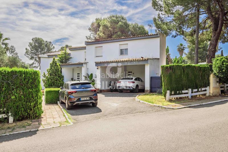 Foto 74f8a5b4-55e3-48da-8da2-6a2245538d92. Chalet este exclusivo chalet independiente se encuentra en la prestigiosa urbanización las canteras, una de las zonas más distinguidas de en Camas
