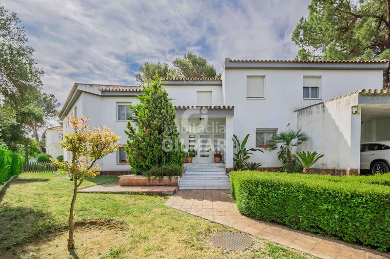 Foto 9c21fdba-7202-436b-bce5-e1c613579fbf. Chalet este exclusivo chalet independiente se encuentra en la prestigiosa urbanización las canteras, una de las zonas más distinguidas de en Camas