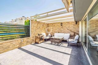 Casa aparellada a Oromana. Exclusivo chalet pareado en el club de golf de montequinto  eleg